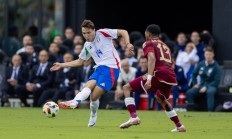 星空体育入口-委内瑞拉游泳选手技压群雄，勇夺银牌