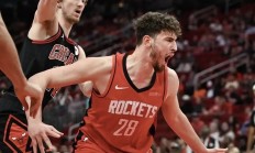 星空体育培训-公牛球迷疯狂欢呼！主场连胜助力球队进入西部前八的简单介绍