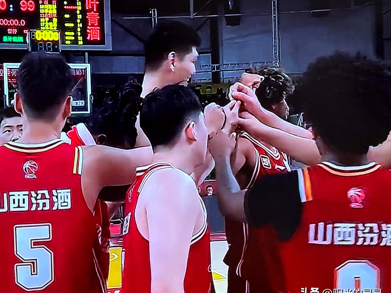 山西男篮轻松击败对手，取得胜利