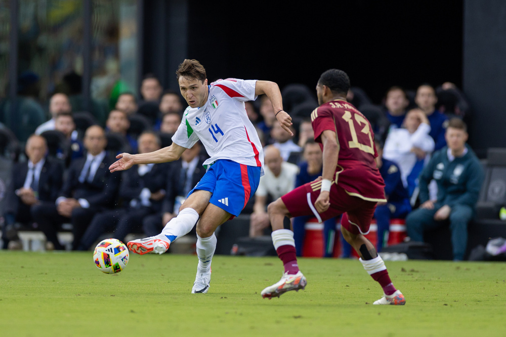 委内瑞拉游泳选手技压群雄，勇夺银牌