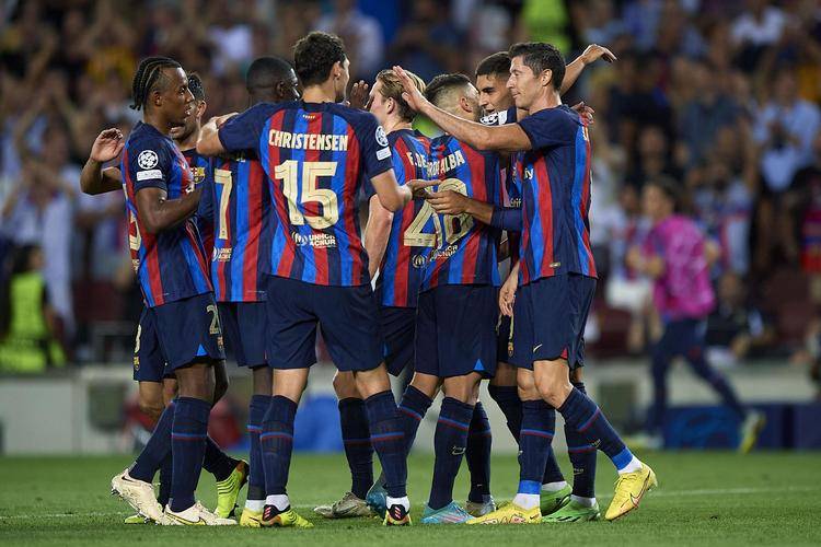 关于巴塞罗那球迷齐聚观看精彩对决的信息 关于巴塞罗那球迷齐聚观看精彩对决的信息