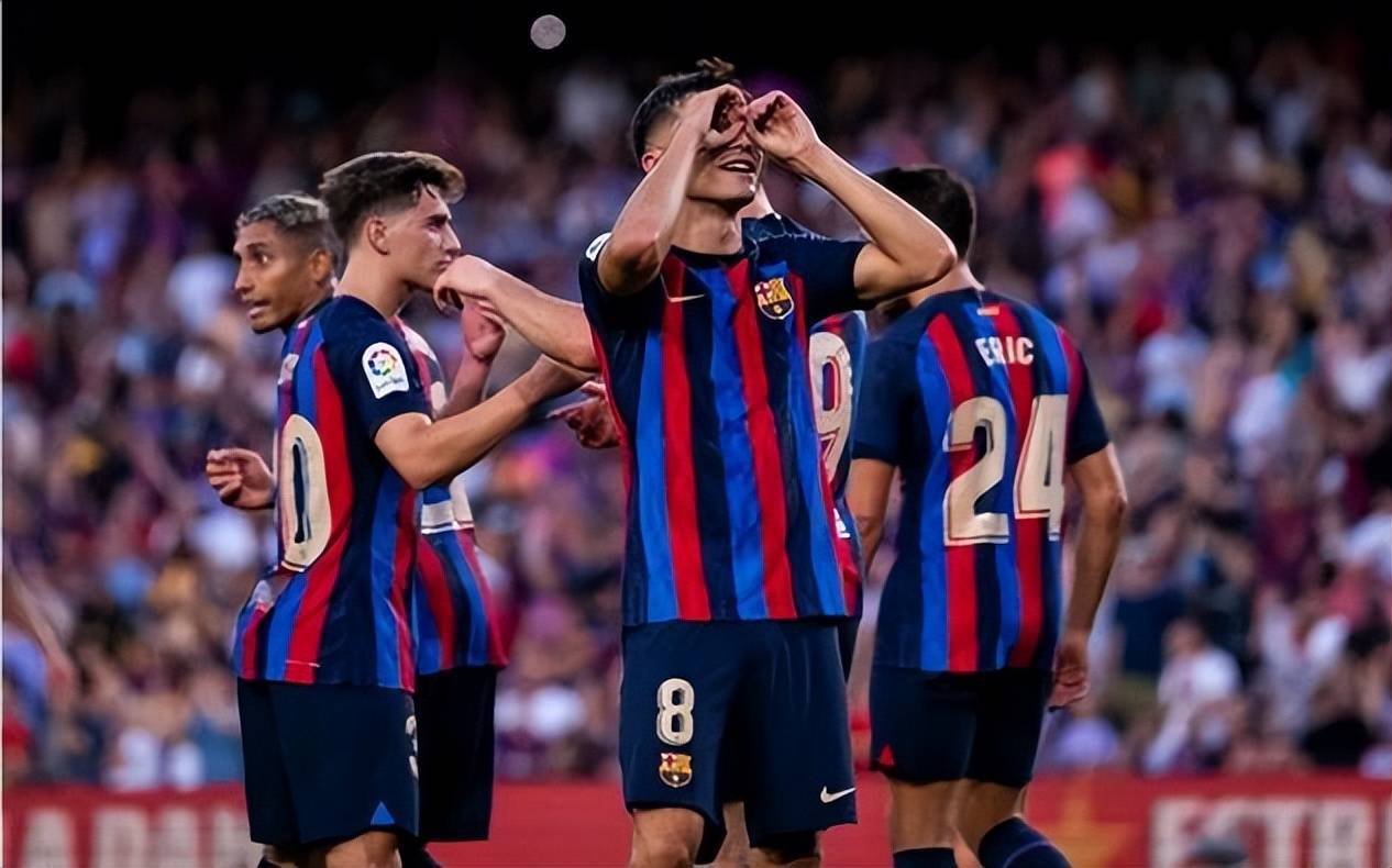 关于巴塞罗那球迷齐聚观看精彩对决的信息 关于巴塞罗那球迷齐聚观看精彩对决的信息