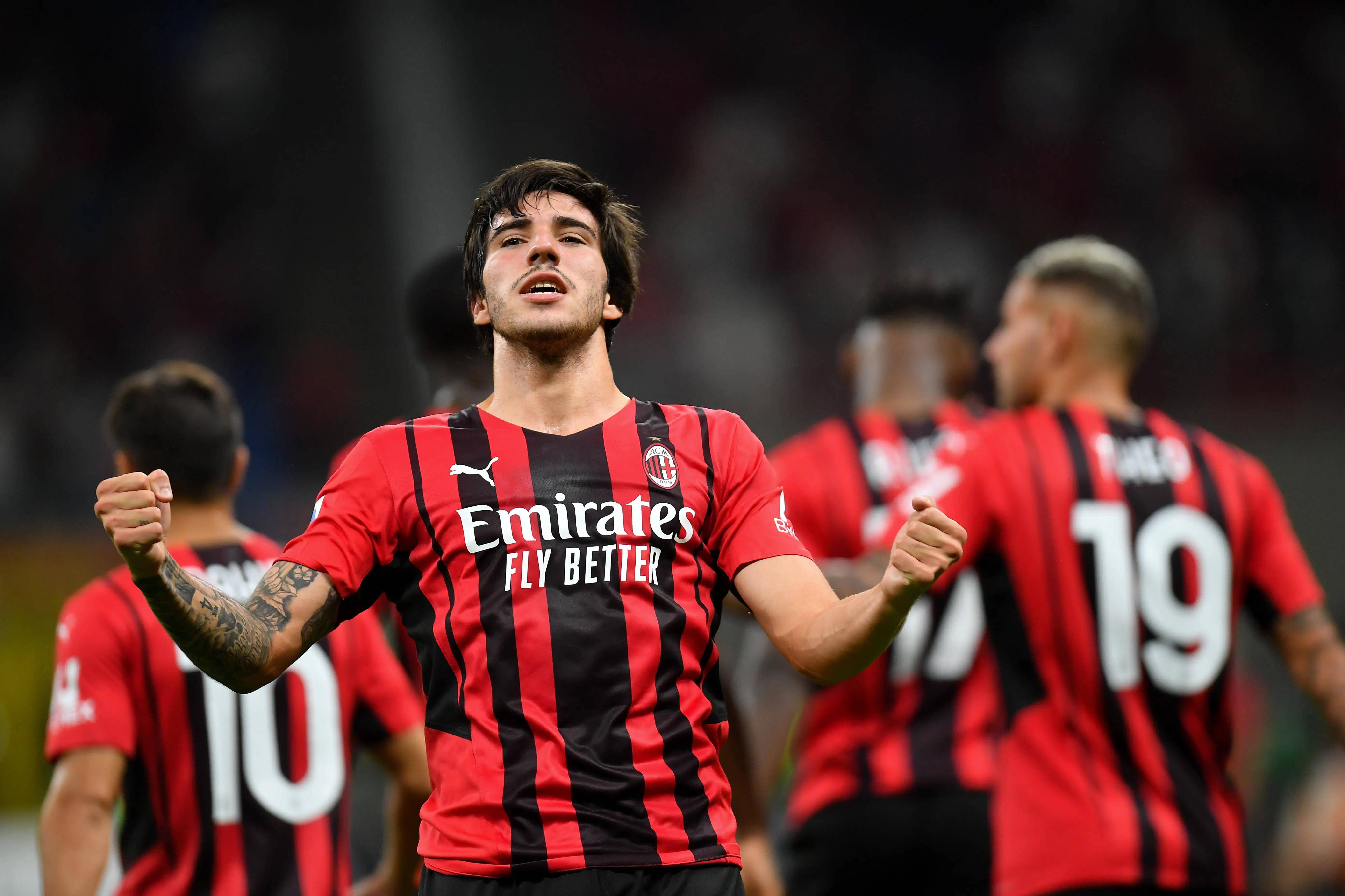 尤文官方宣布签下国际米兰前锋,引发球迷热议的简单介绍 尤文官方宣布签下国际米兰前锋,引发球迷热议的简单介绍