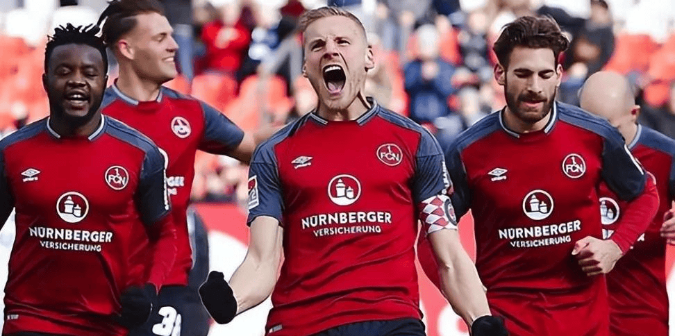 卡尔斯鲁厄队在客场踢平,表现稳定 卡尔斯鲁厄队在客场踢平,表现稳定