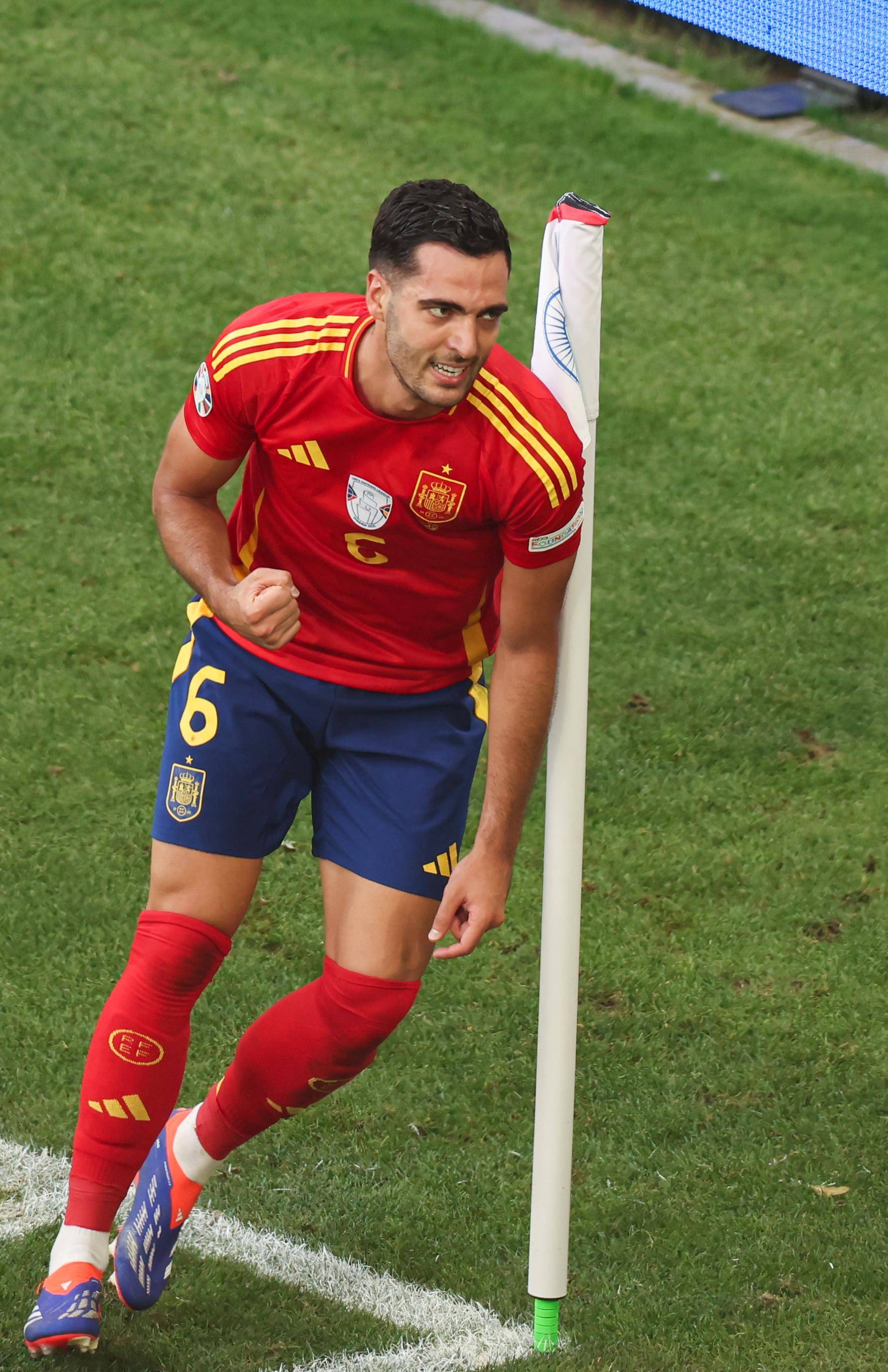 西班牙踢出高效进攻，取得胜利