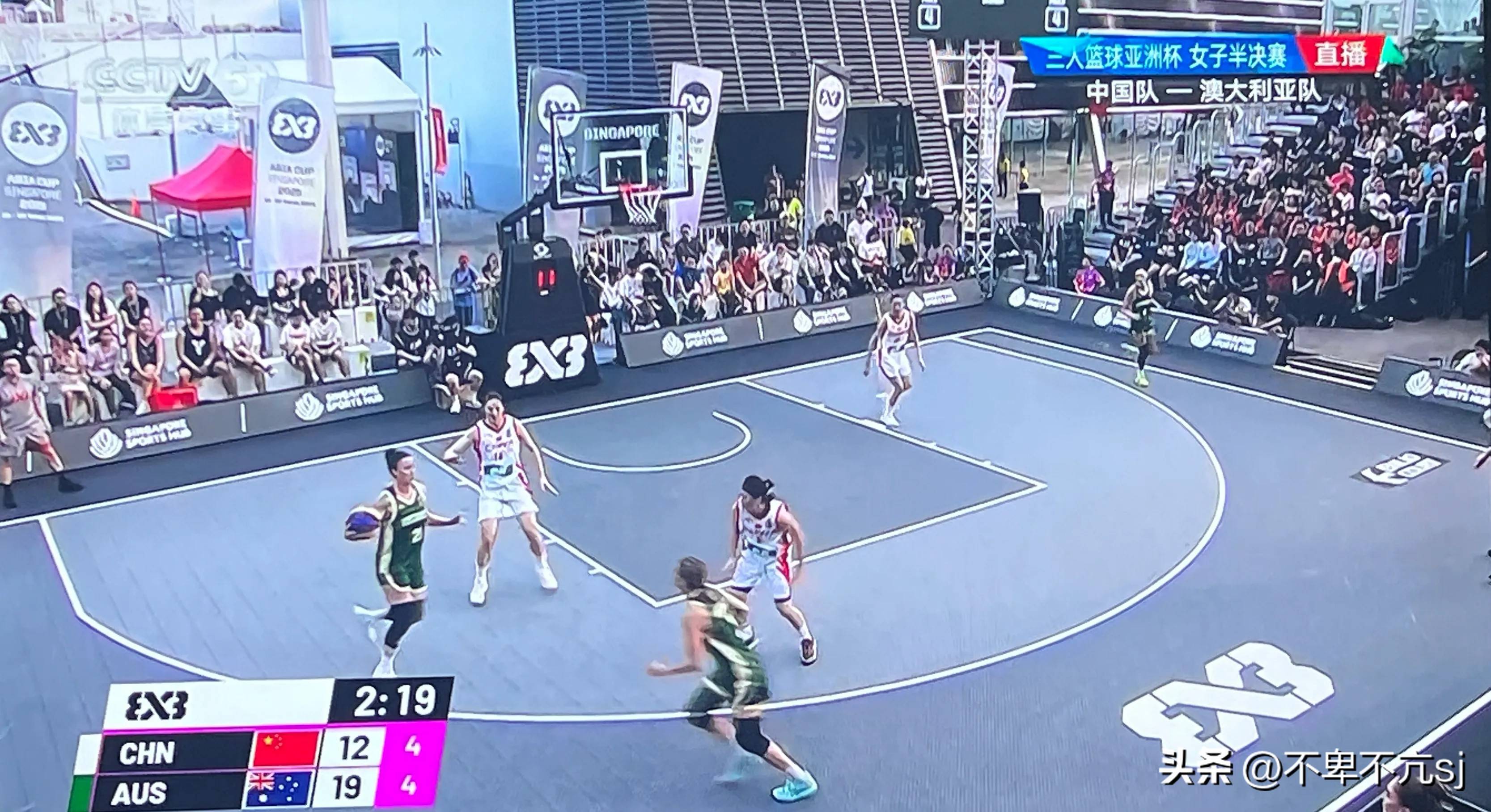 亚洲篮球比赛球场上一片火热 亚洲篮球比赛球场上一片火热