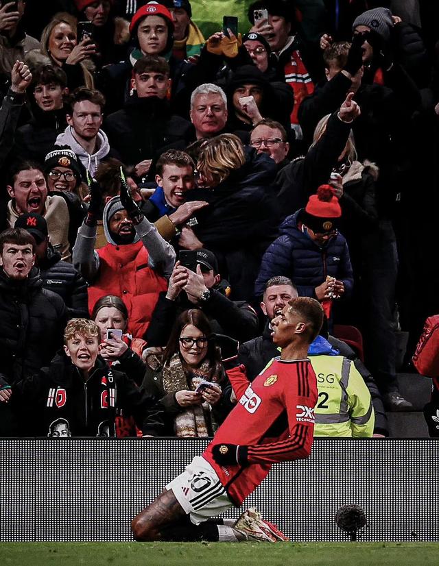 热刺逼平曼联，赛后球员互动获点赞