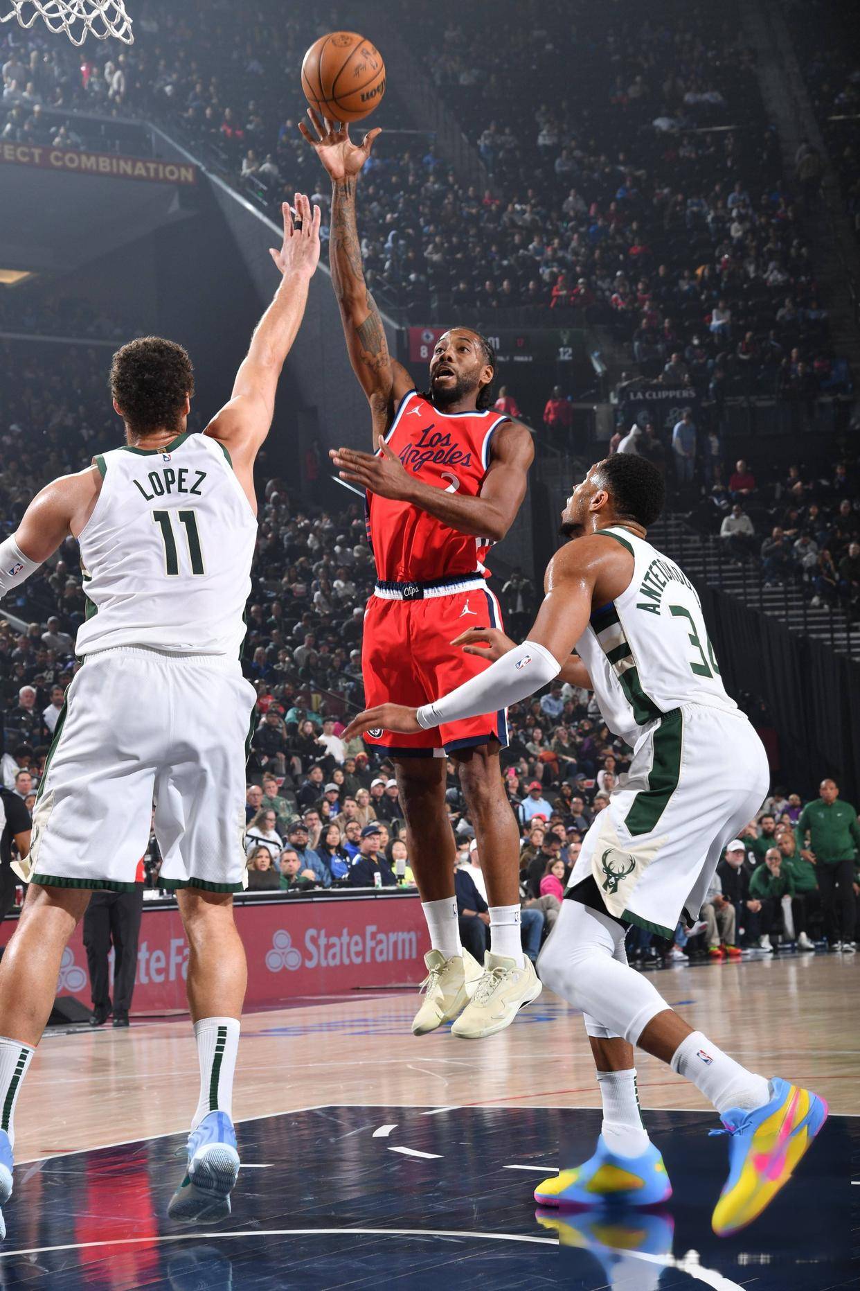 快船胜雄鹿,乔治强势回归 快船胜雄鹿,乔治强势回归