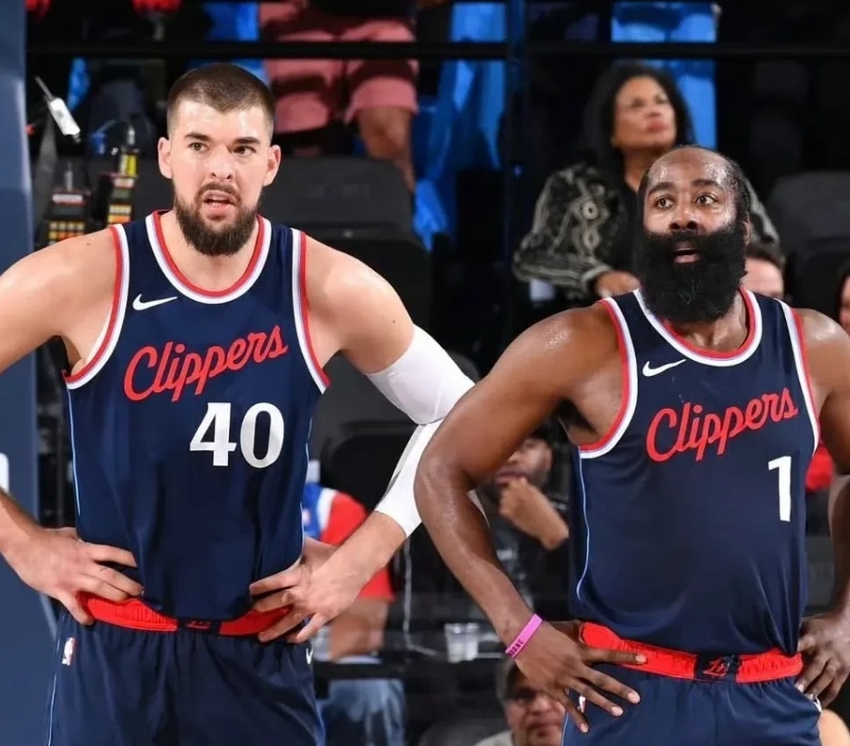 快船100比112输给灰熊,吞下两连败 快船100比112输给灰熊,吞下两连败