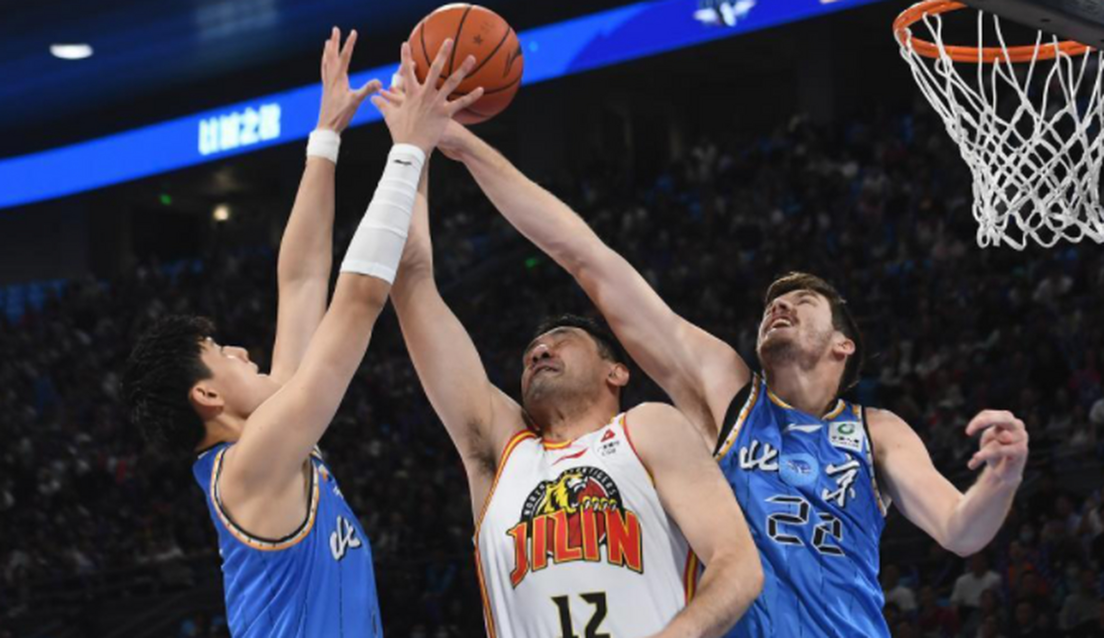 北京首钢队新赛季挑战难度大增,球员备战艰苦 北京首钢队新赛季挑战难度大增,球员备战艰苦